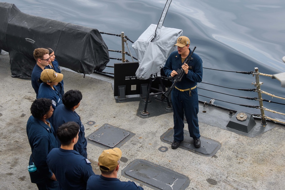 USS Mason Conducts Dry-Fire Training in the Red Sea