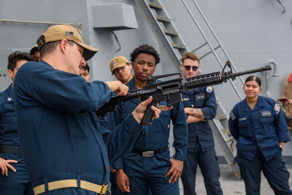 USS Mason Conducts Dry-Fire Training in the Red Sea