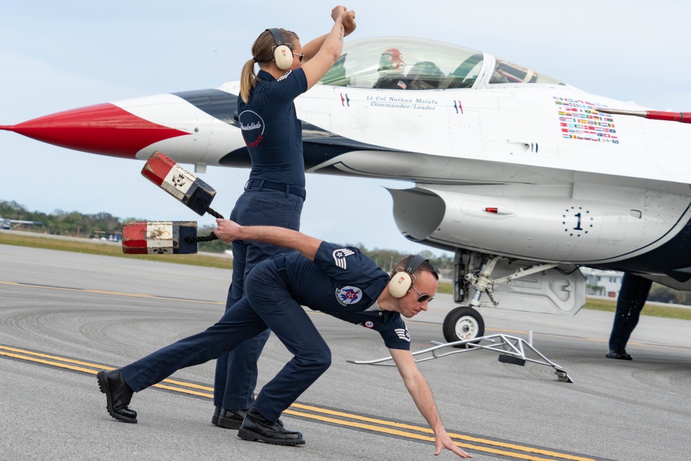 Thunderbirds practice for Daytona 500