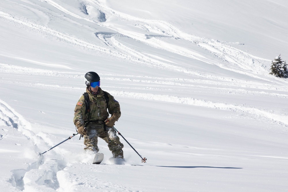 10th Mountain Division Soldiers Strengthen Avalanche Skills with Rigorous Training in Colorado’s Chalk Creek