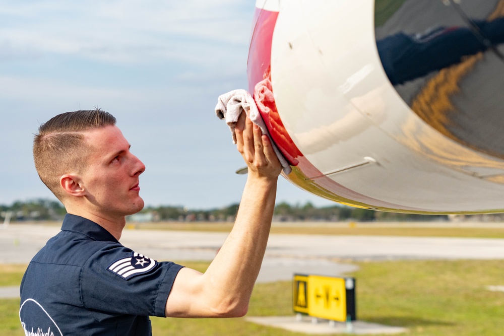 Thunderbirds practice for Daytona 500