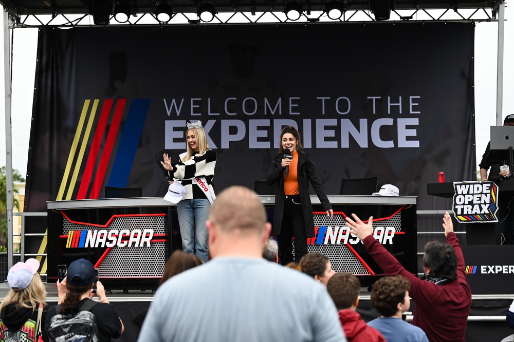 2 Lt Marsh (Miss America) at Daytona 500