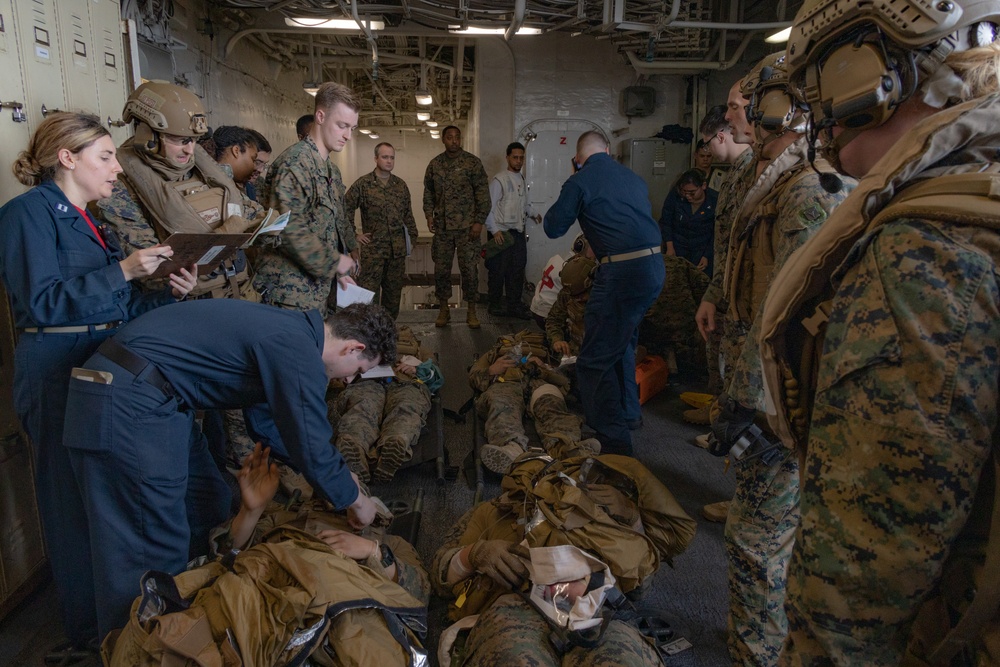 31st MEU, USS America medical team CASEVAC exercise