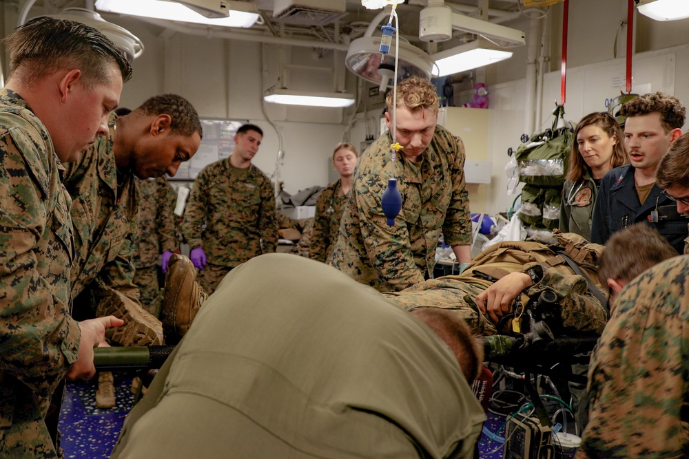31st MEU, USS America medical team CASEVAC exercise
