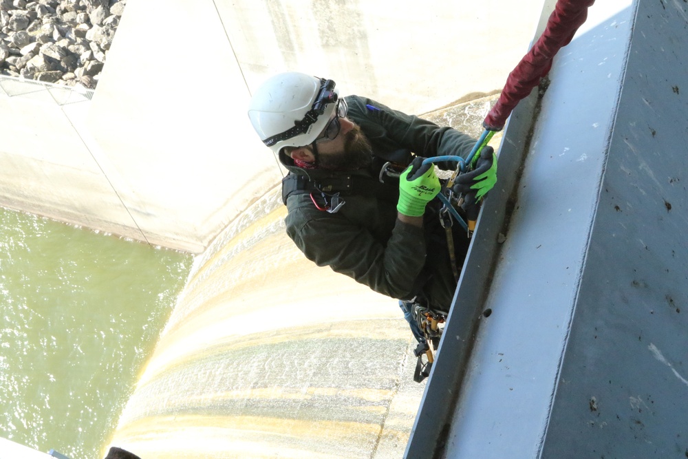 Scaling heights for dam inspections