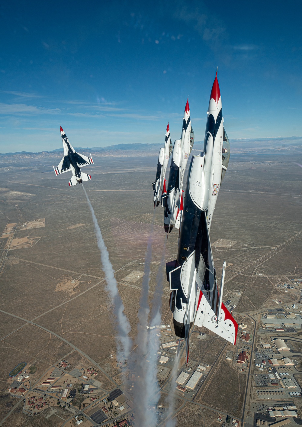 Thunderbirds practice at Edwards AFB