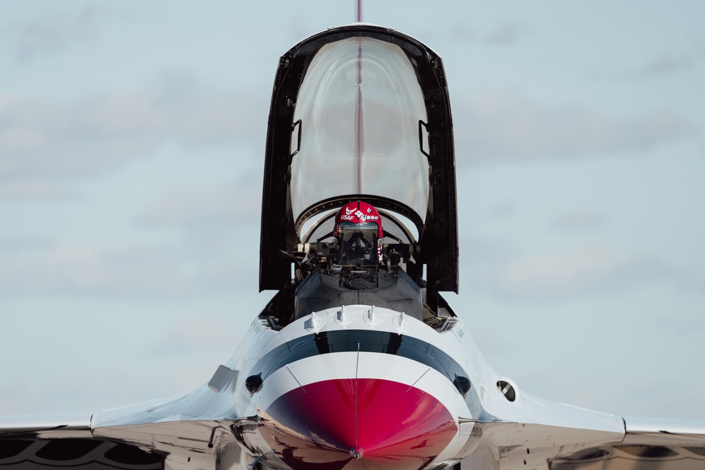 Thunderbirds practice at Edwards AFB