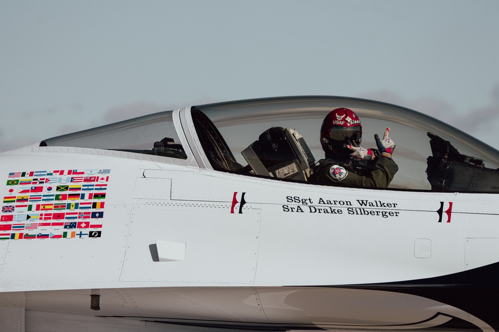 Thunderbirds practice at Edwards AFB