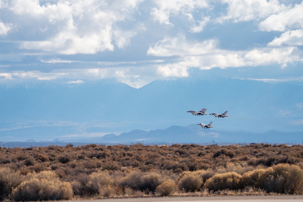 Thunderbirds practice at Edwards AFB