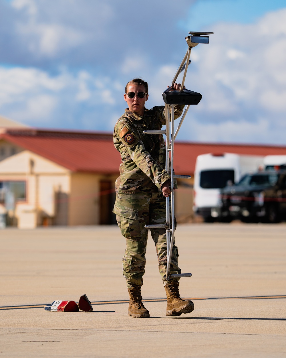 Thunderbirds practice at Edwards AFB