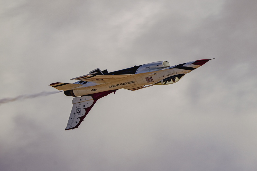 Thunderbirds practice at Edwards AFB