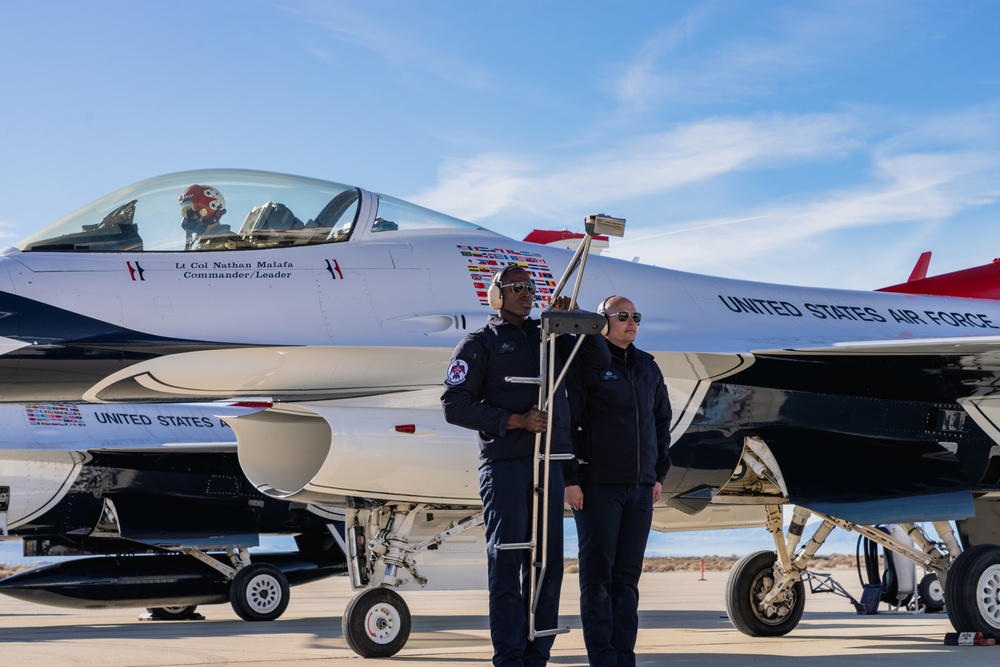 Thunderbirds practice at Edwards AFB