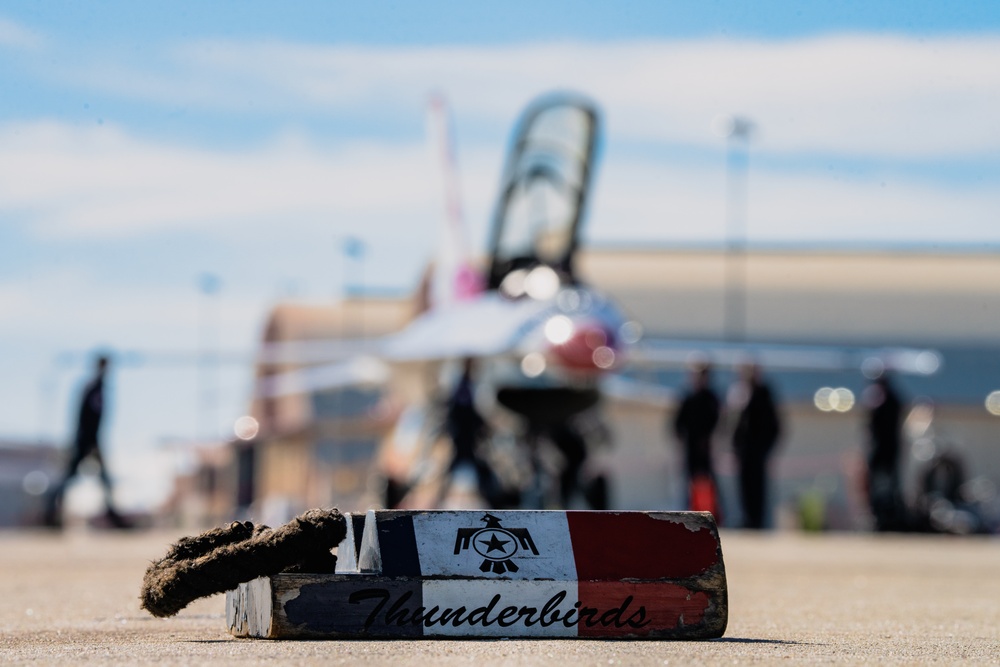 Thunderbirds practice at Edwards AFB