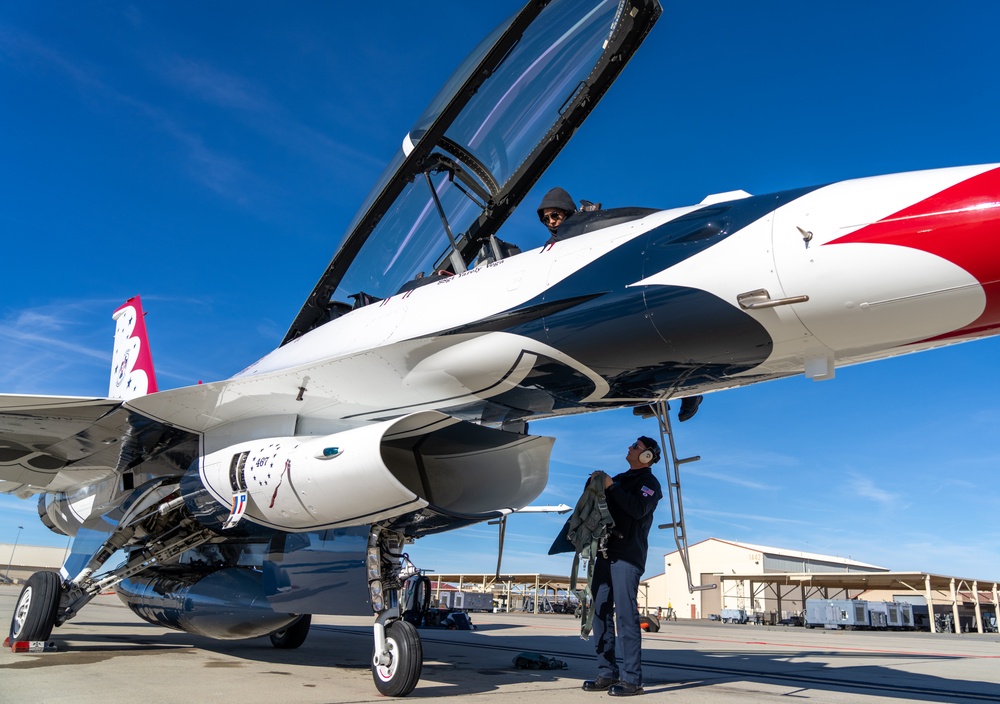 Thunderbirds practice at Edwards AFB