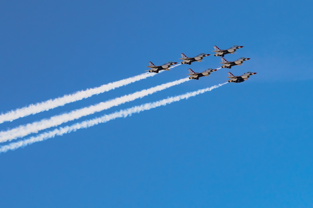 Thunderbirds practice at Edwards AFB