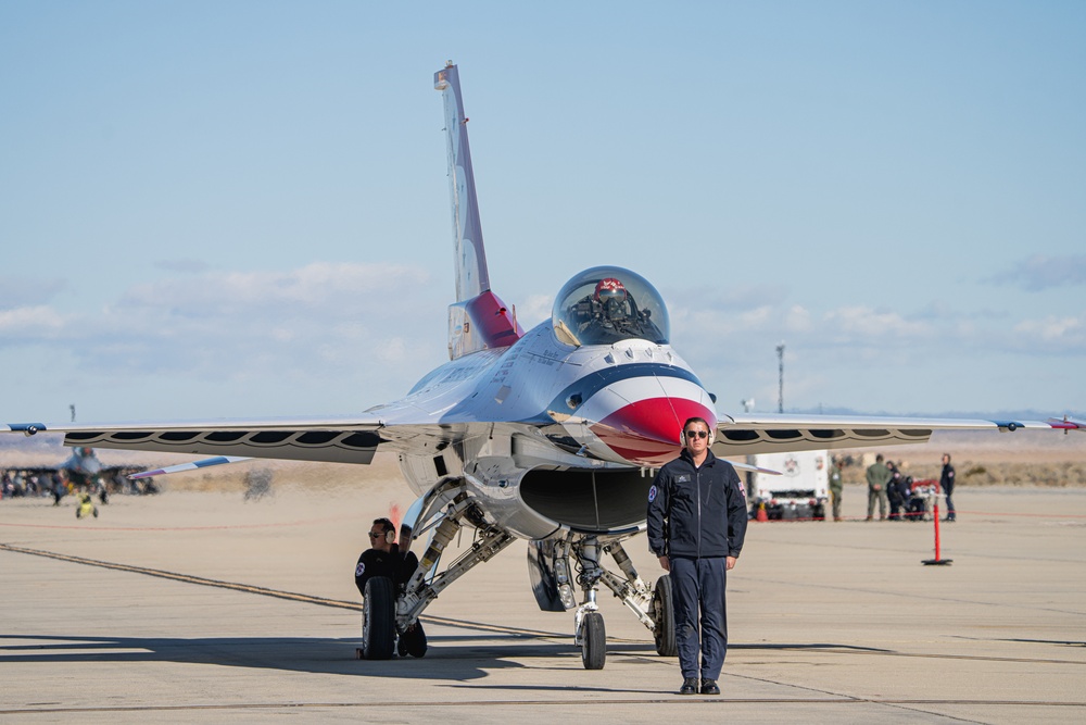 Thunderbirds practice at Edwards AFB