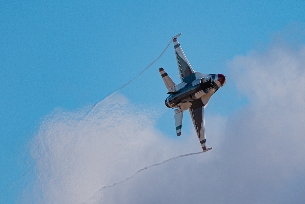 Thunderbirds practice at Edwards AFB