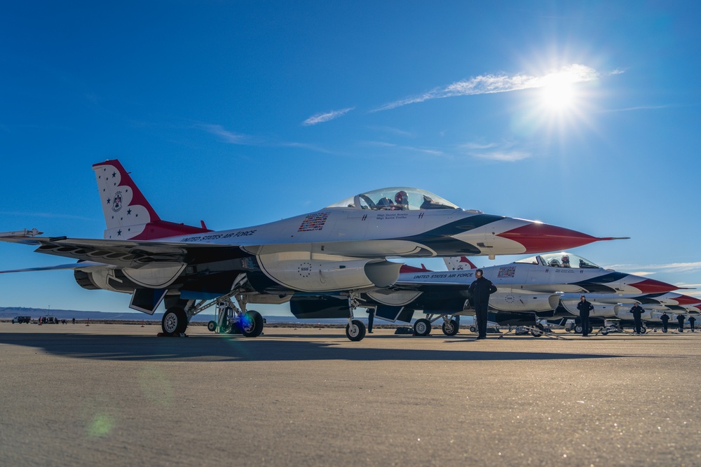 Thunderbirds practice at Edwards AFB