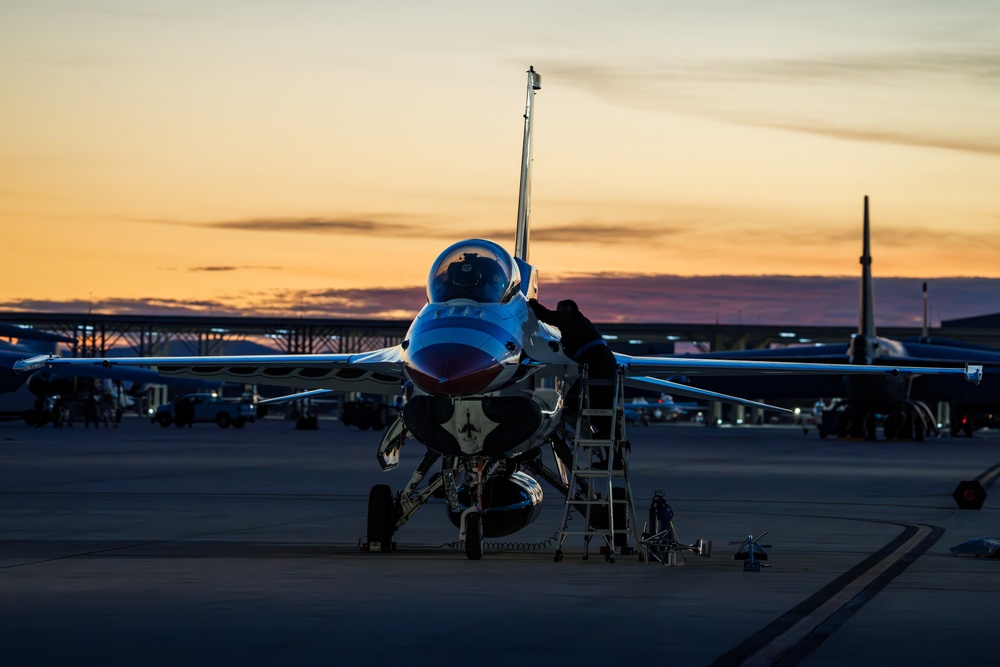 Thunderbirds practice at Edwards AFB