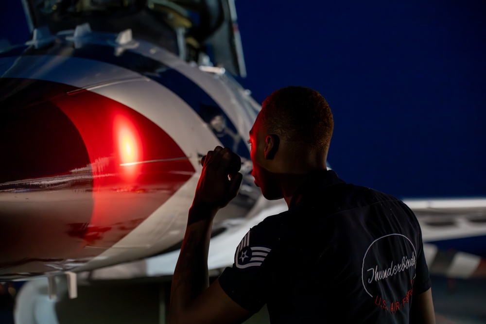 Thunderbirds practice at Edwards AFB