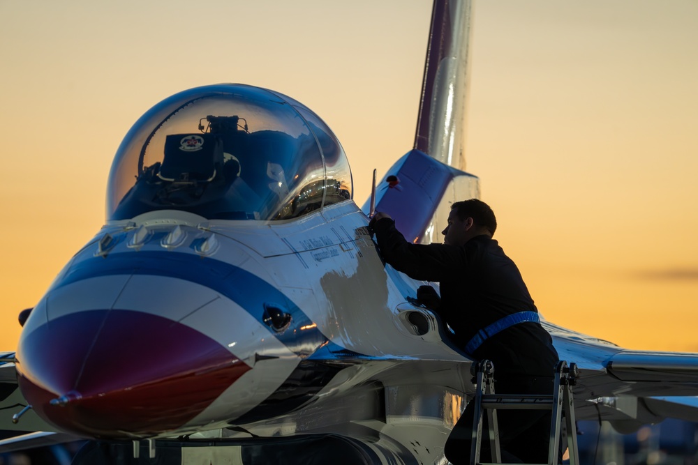 Thunderbirds practice at Edwards AFB