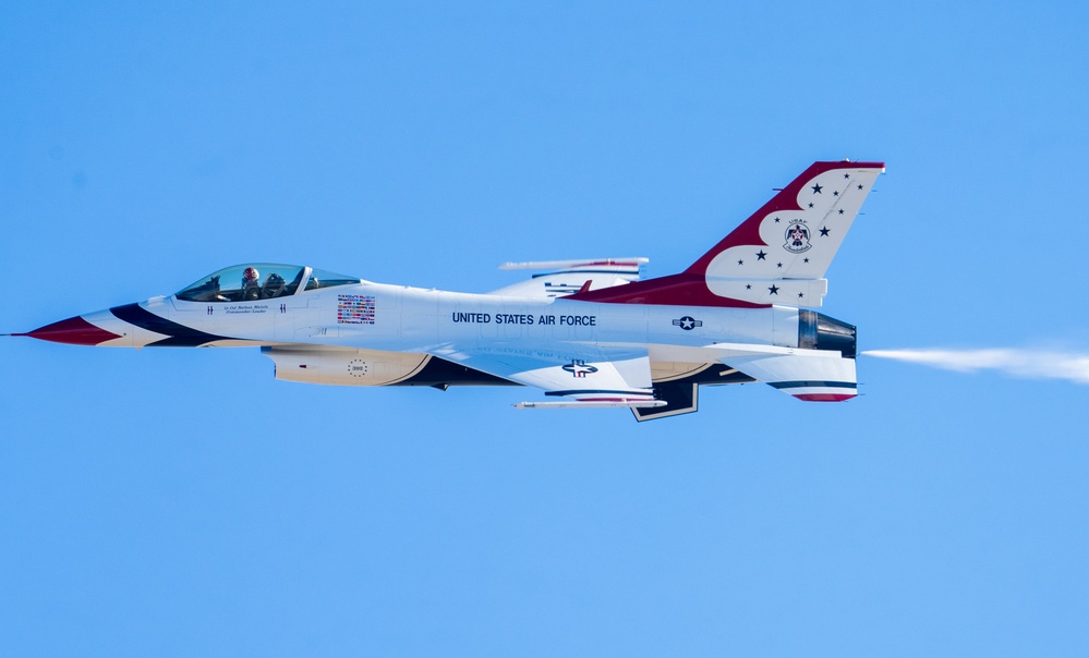 Thunderbirds practice at Edwards AFB