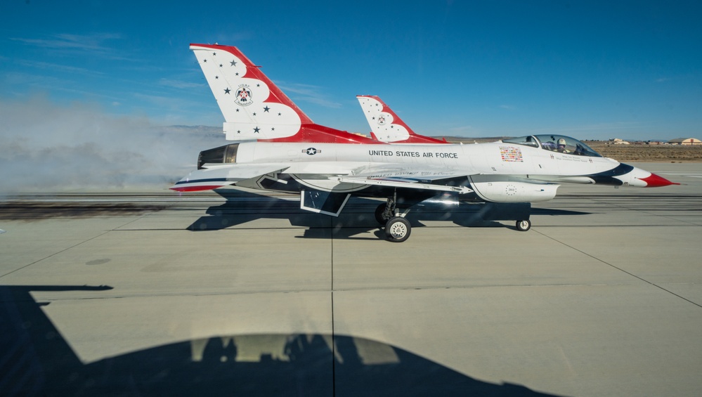 Thunderbirds practice at Edwards AFB