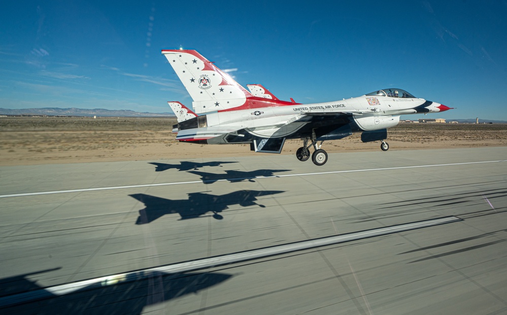 Thunderbirds practice at Edwards AFB