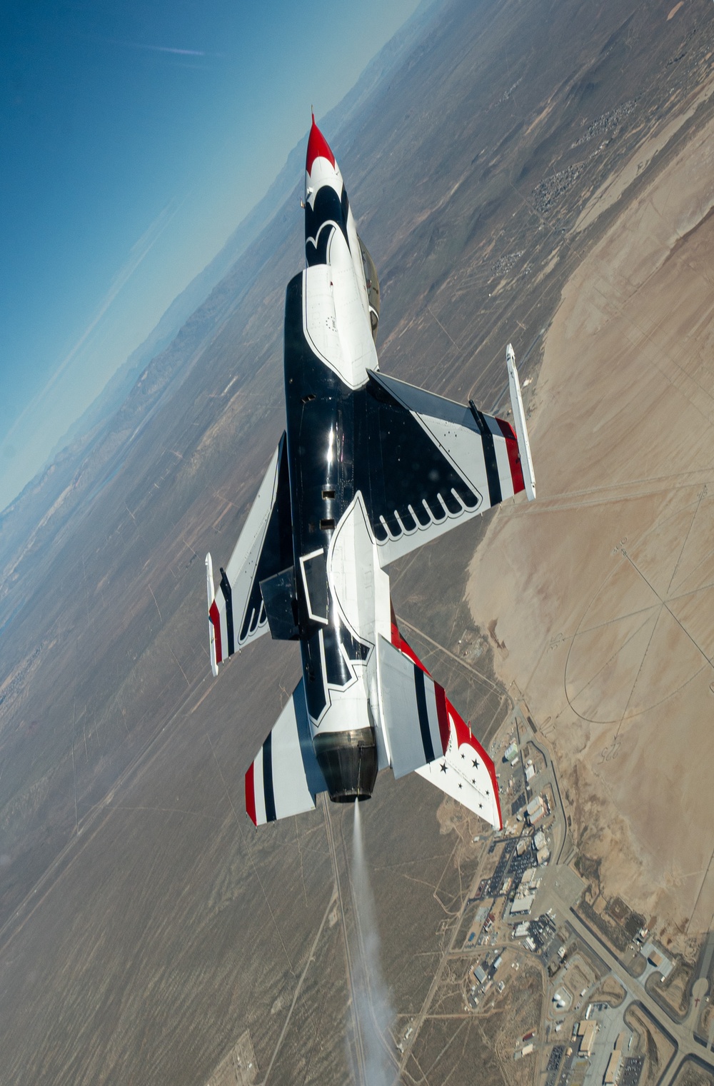 Thunderbirds practice at Edwards AFB