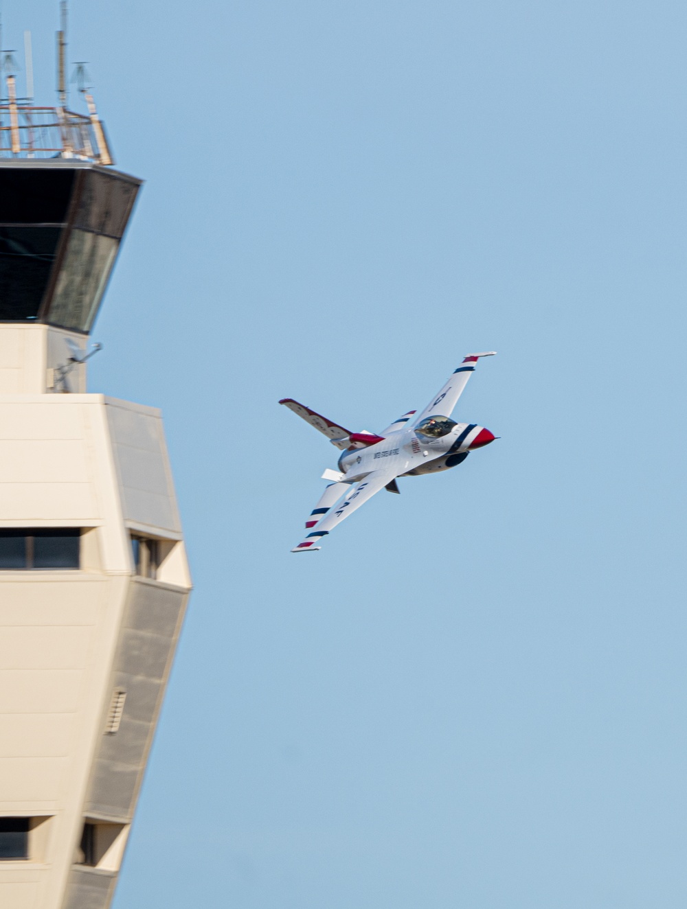 Thunderbirds practice at Edwards AFB