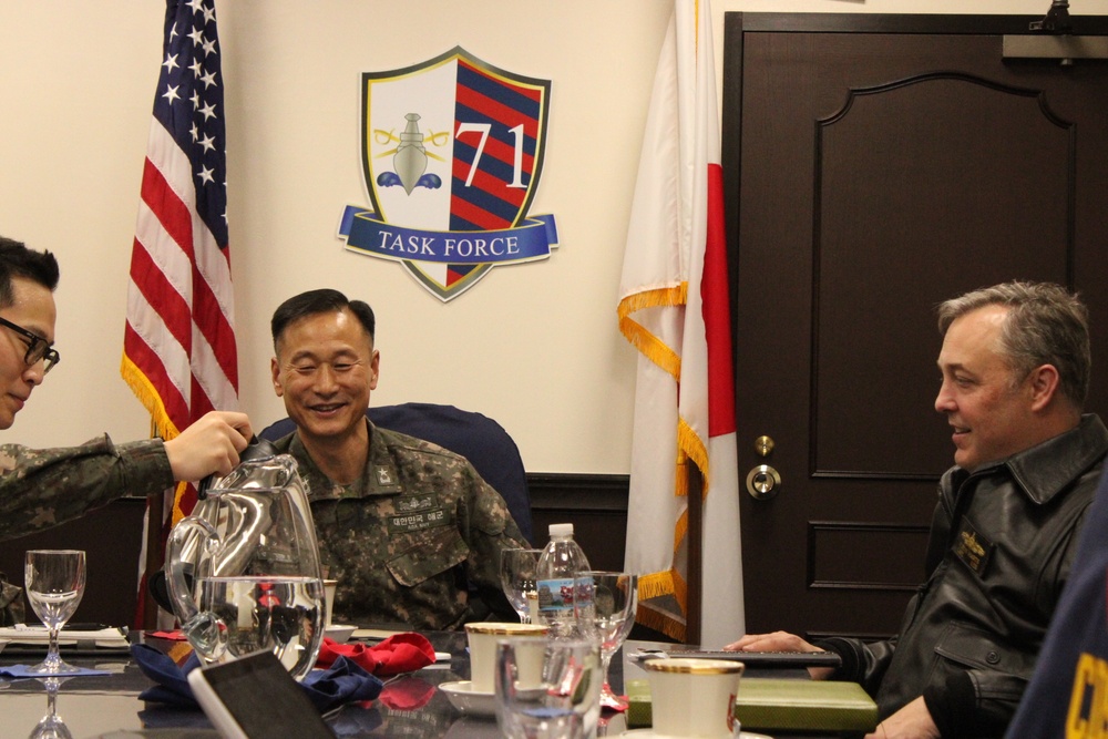 ROKFLT Delegation Visits CTF 71