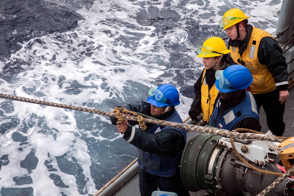 Sterett Conducts Fueling-at-sea with USNS Pecos