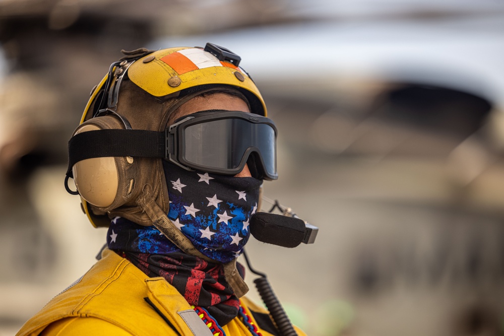 VMM-165 (Rein.), USS Somerset Maintain Flight Readiness