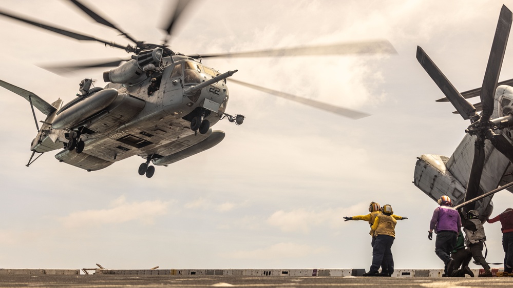 VMM-165 (Rein.), USS Somerset Maintain Flight Readiness