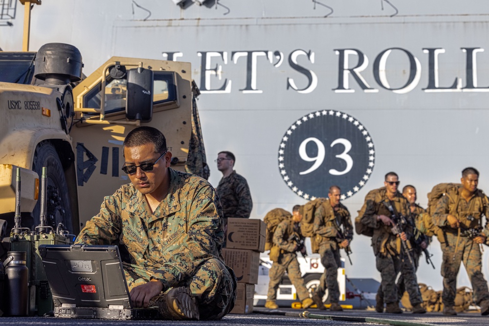 15th MEU Prepares Communication Gear Aboard USS Somerset