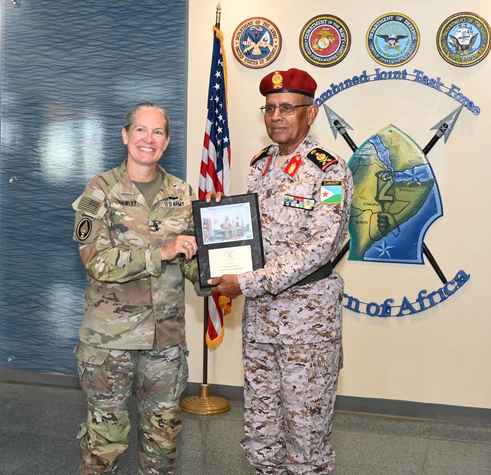Gen. Ibrahim Visits CJTF - HOA Leadership Team