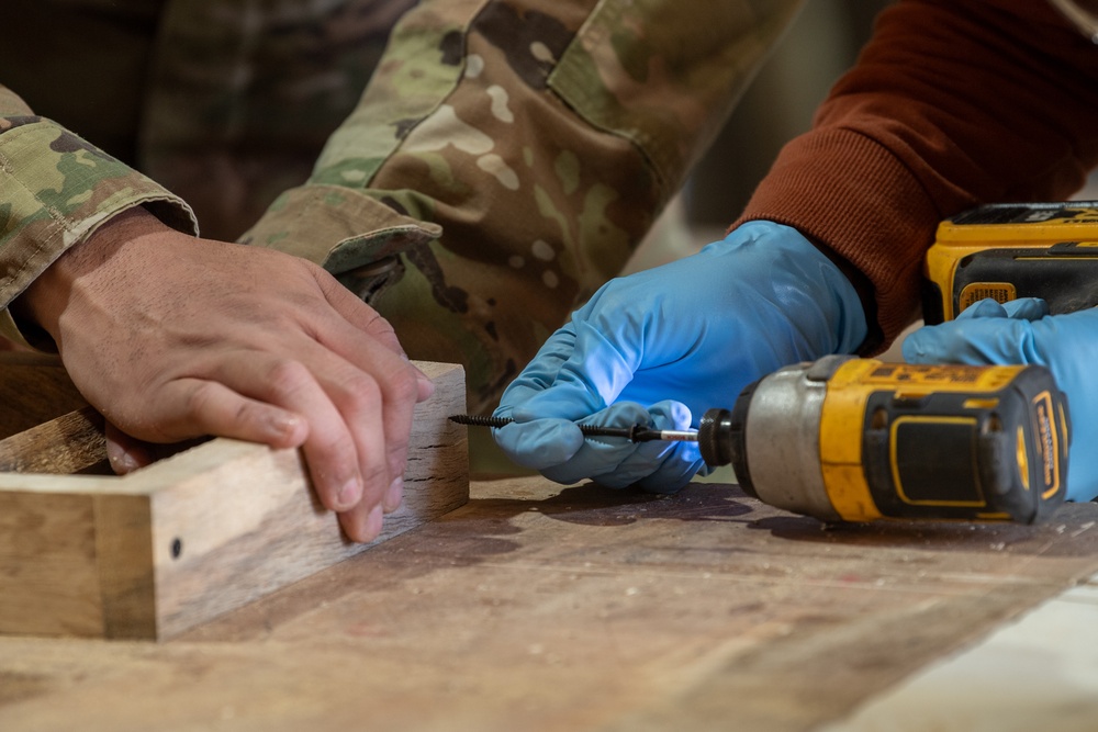 U.S. service members at AB 201 build desks for Agadez schoolchildren