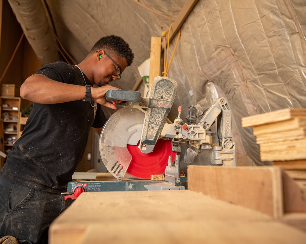 U.S. service members at AB 201 build desks for Agadez schoolchildren