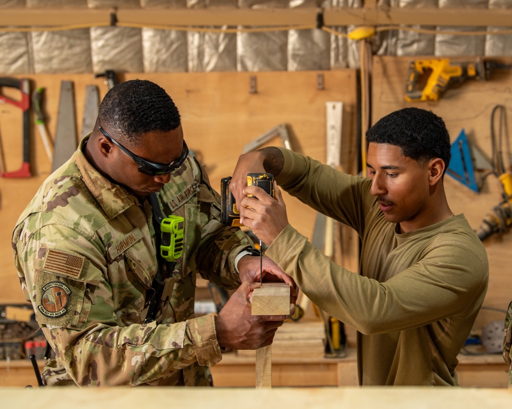 U.S. service members at AB 201 build desks for Agadez schoolchildren