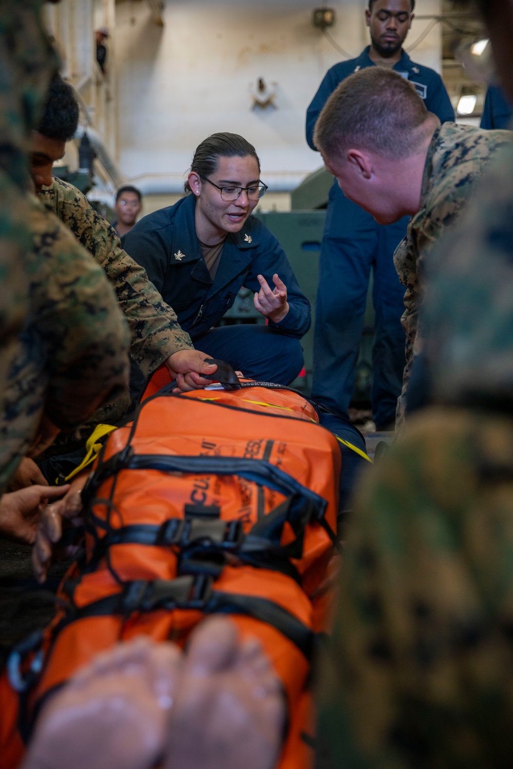 USS Somerset Leads Stretcher Bearer Training with 15th MEU Underway