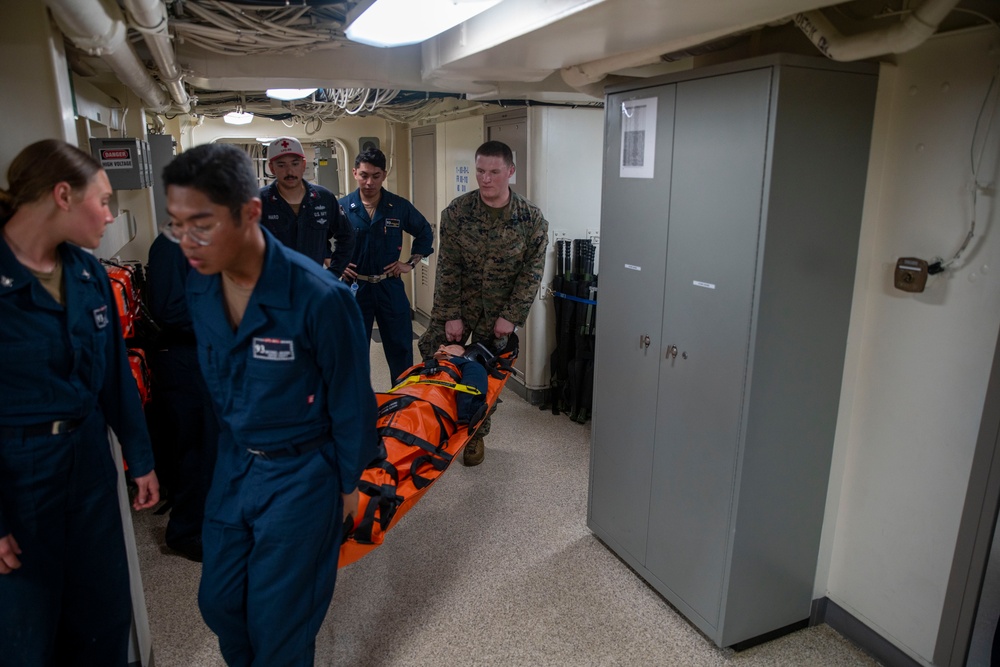 USS Somerset Leads Stretcher Bearer Training with 15th MEU Underway