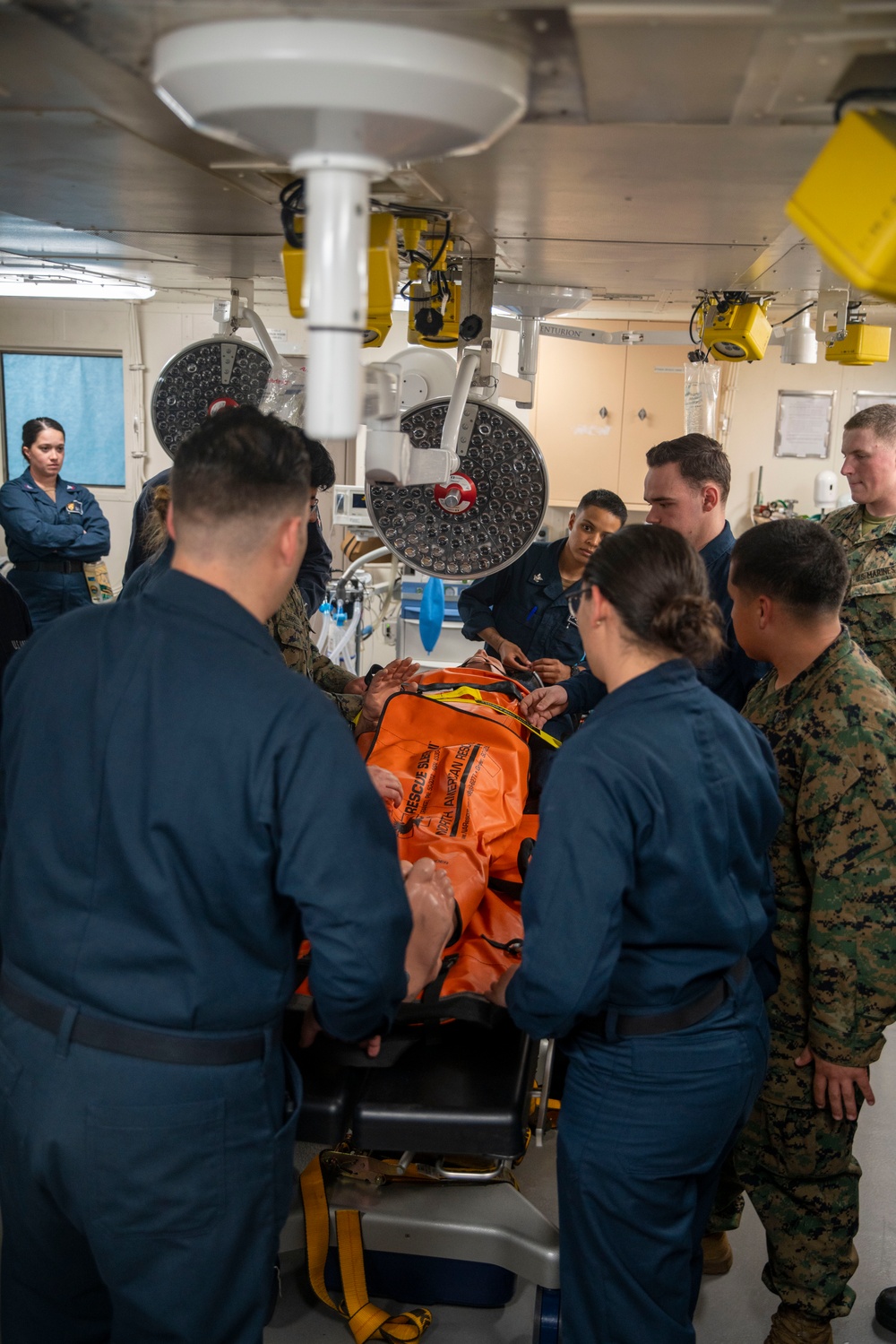 USS Somerset Leads Stretcher Bearer Training with 15th MEU Underway