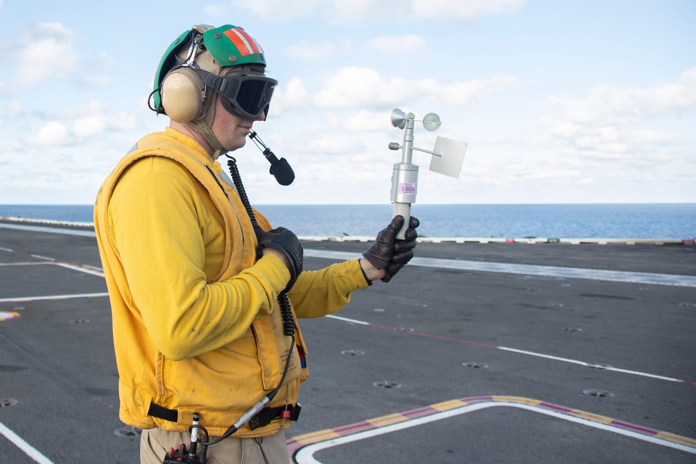 DVIDS - Images - Abraham Lincoln conducts flight operations [Image 2 of 13]