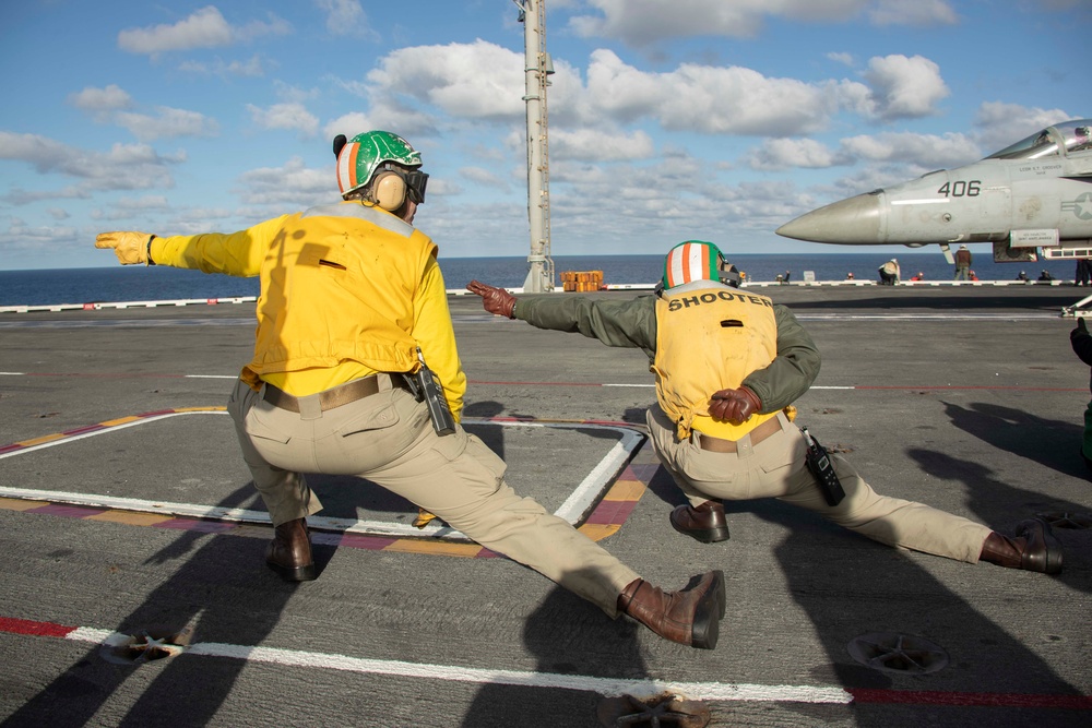 DVIDS - Images - Abraham Lincoln conducts flight operations [Image 4 of 13]