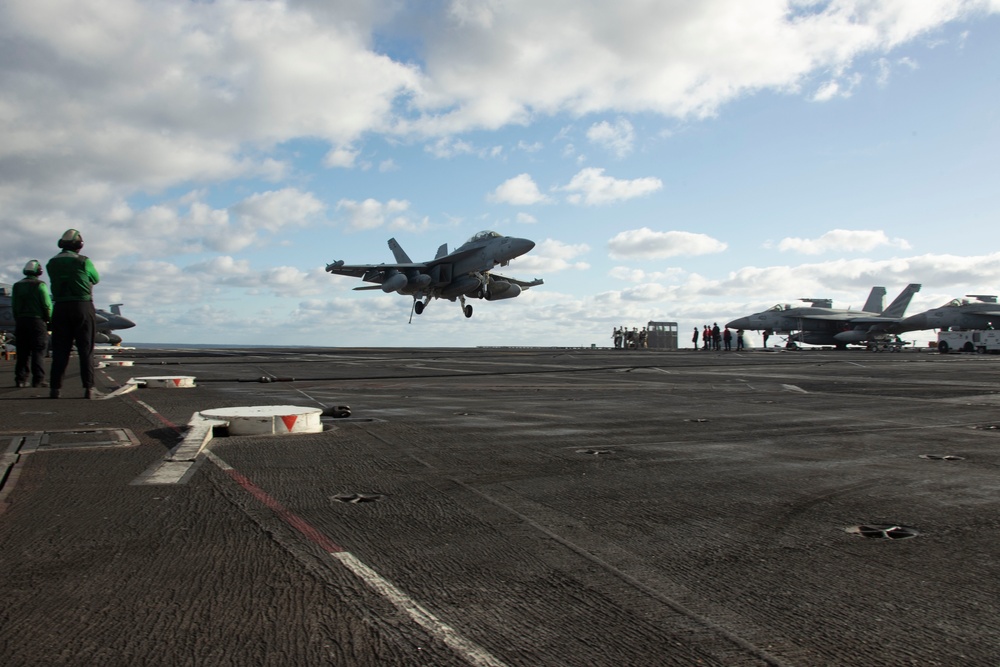 DVIDS - Images - Abraham Lincoln conducts flight operations [Image 6 of 13]