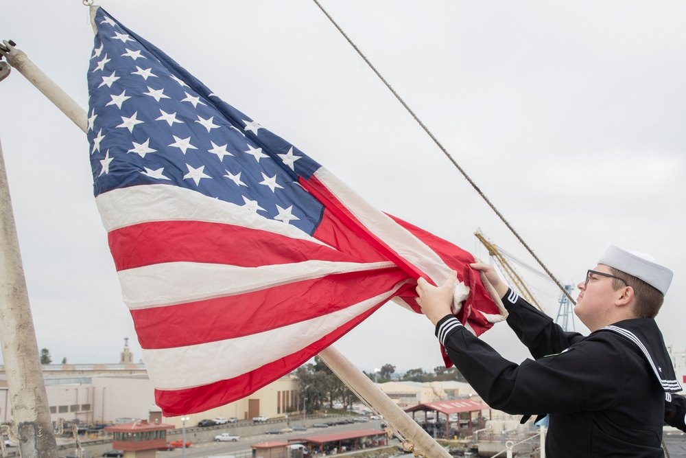 Abraham Lincoln pulls into San Diego
