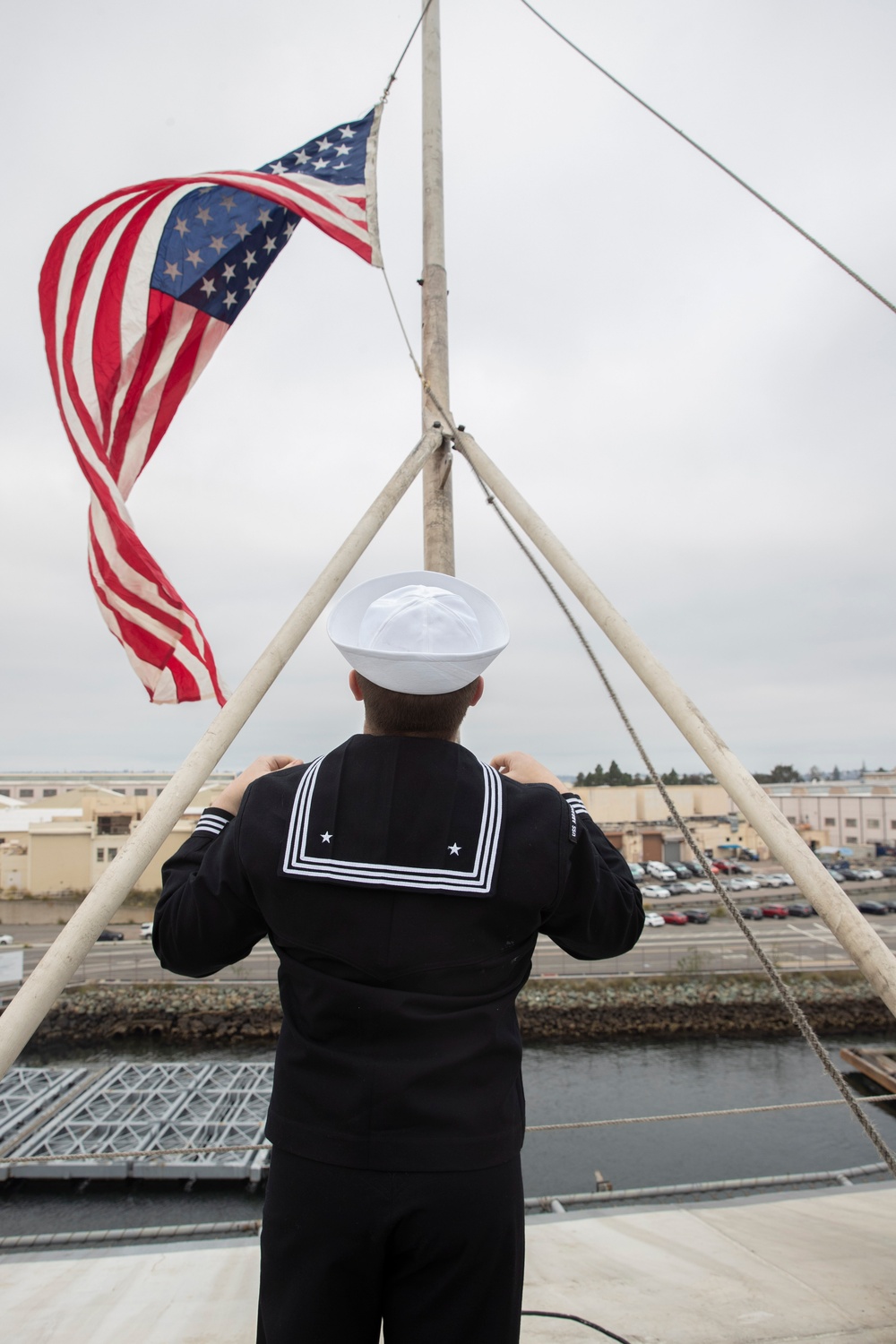 Abraham Lincoln pulls into San Diego