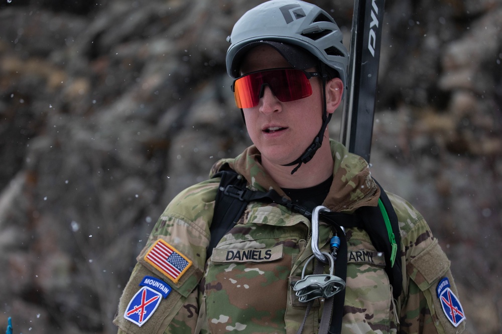 Soldiers Prepare for the Hale to Vail Traverse