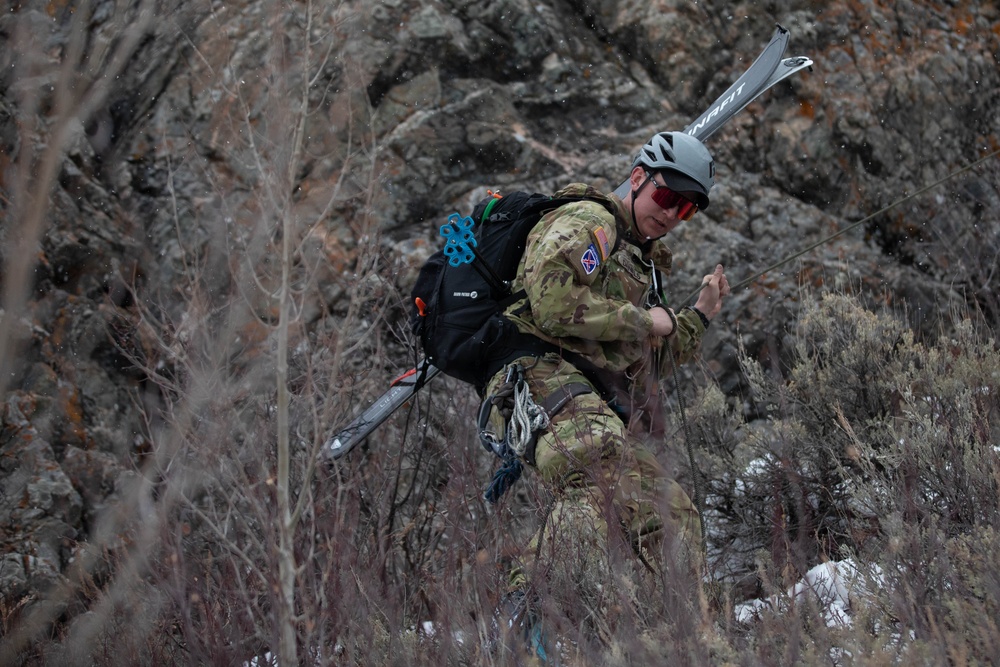 Soldiers Prepare for the Hale to Vail Traverse