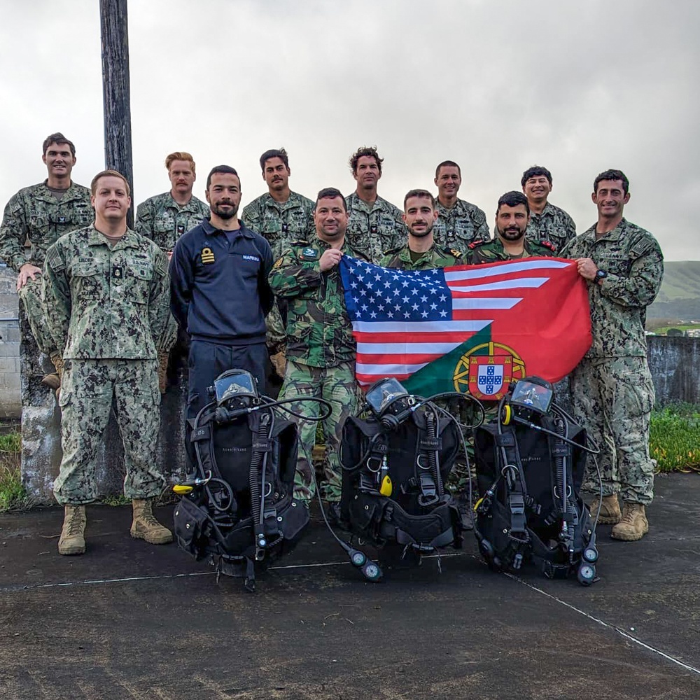 UCT ONE and Portuguese Navy Divers